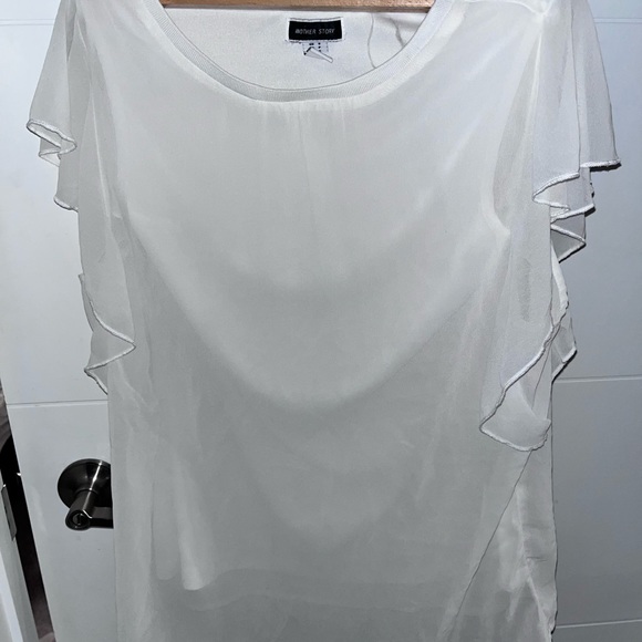 Marshmallow Flutter Sleeve Top small 🛍️ 25% off if 3 or more items purchased - Picture 4 of 4